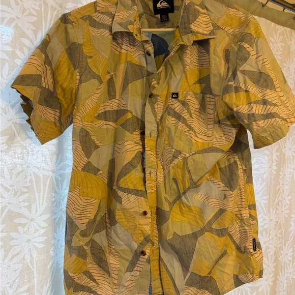 Quiksilver Men's Blue and Yellow Patterned Shirt - Picture 2 of 3